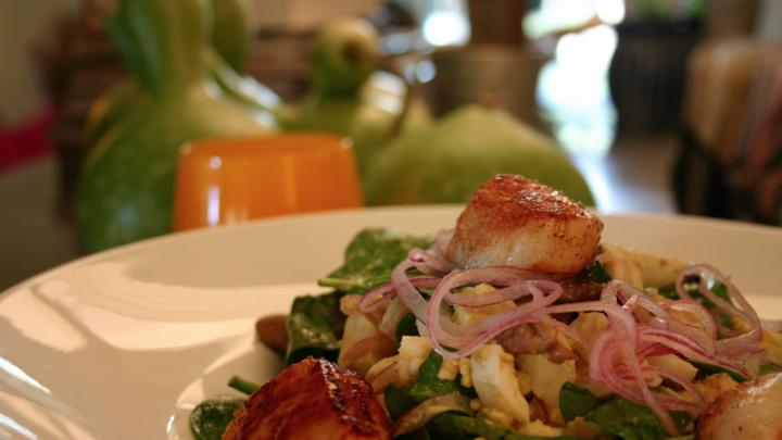 Spinach Mushroom salad “with Seared Diver Scallops” 