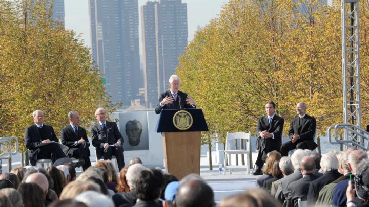 A star-studded cast—including former president Bill Clinton, New York City mayor Michael Bloomberg, Tom Brokaw, singer Audra McDonald, the West Point Band, and Staten Island’s Public School 22 Chorus—gathered on the island on October 17 to officially open the Franklin D. Roosevelt Four Freedoms Park.