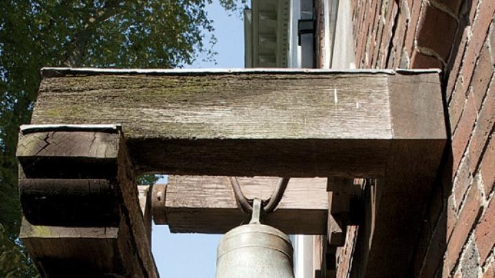 The Pennoyer schoolhouse bell, from Pulham St. Mary in England, now at Leverett House 