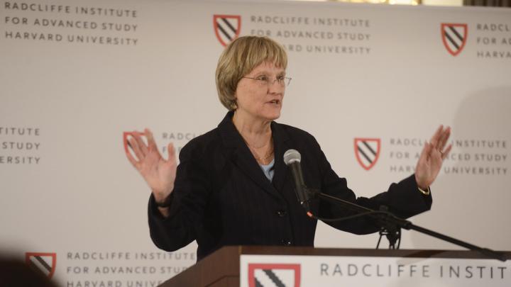 President Faust speaks at the cocktail reception.