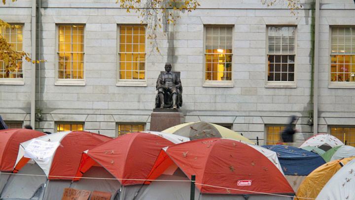 Tents were set up in the rain last Thursday in front of University Hall.