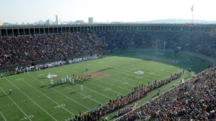 A capacity crowd at the Stadium saw the lead change hands four times in the final quarter.