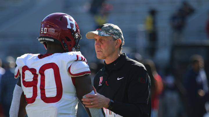 Harvard coach Tim Murphy confers with senior defensive lineman Truman Jones.