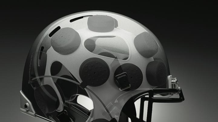 The disc-shaped shock absorbers in the Xenith helmet adapt to the magnitude and direction of the hit.