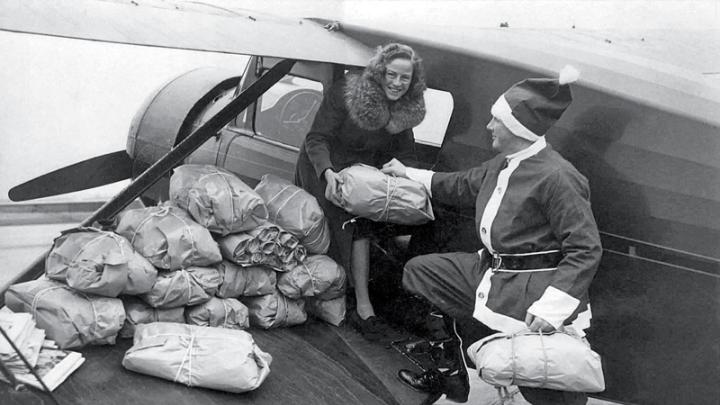 Snow and his wife load up (1940).