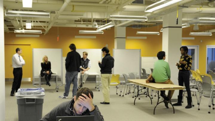 Students and innovators can configure their work spaces; the décor is contemporary entrepreneurial.