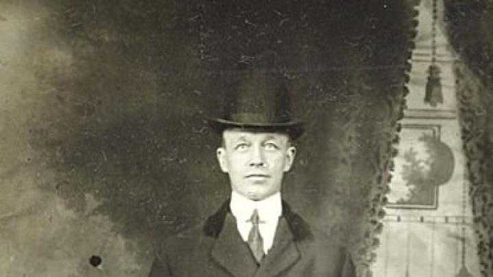 A circa 1916 portrait of the ever-dapper Charles Gibson Jr.
