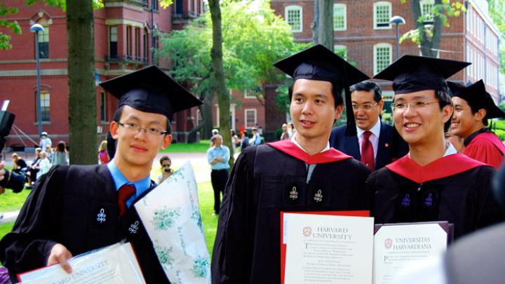 Photograph by Harvard Magazine/JBW May 27, 2010 - Afternoon Exercises