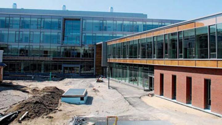 The Northwest Science Building was designed to foster interdisciplinary collaboration among 30 researchers, their laboratories, and staffs.