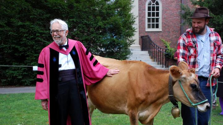 Harvey Cox, Harvard’s ninth Hollis professor of divinity, introduces Faith, his guest of honor, and Ben Holmes, both from The Farm School, in Athol, Massachusetts.